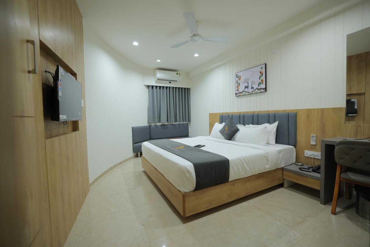 Hotel Shayan Inn Rajkot Exterior photo